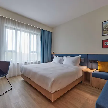Hotel Hampton By Hilton Poznan 3*
