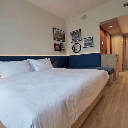 Hampton By Hilton Poznan Отель