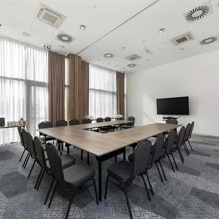 Hampton By Hilton Poznan 3* Swarzedz