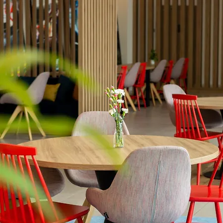 Готель Hampton By Hilton Poznan Сважендз