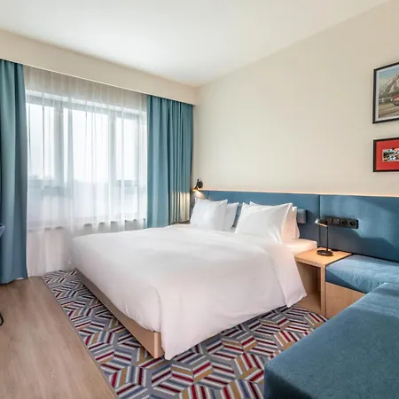 Hampton By Hilton Poznan Отель Сважендз