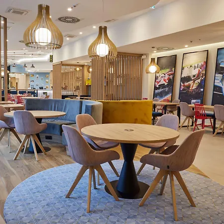 Отель Hampton By Hilton Poznan