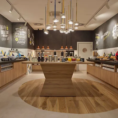 Hampton By Hilton Poznan 3* Сважендз