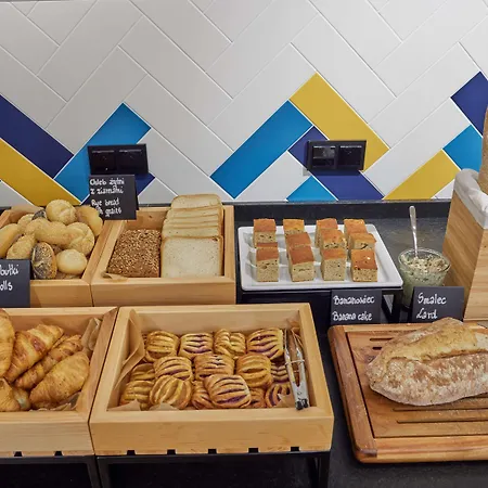 Отель Hampton By Hilton Poznan 3*