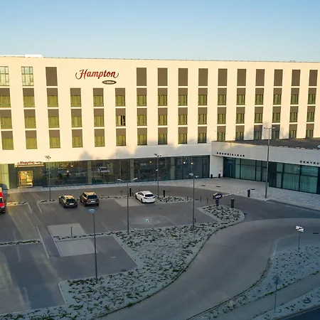 Hampton By Hilton Poznan Готель Сважендз