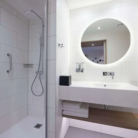 Hampton By Hilton Poznan Hotel 3*