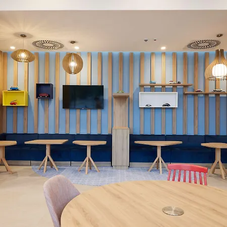 Hampton By Hilton Poznan Готель Сважендз