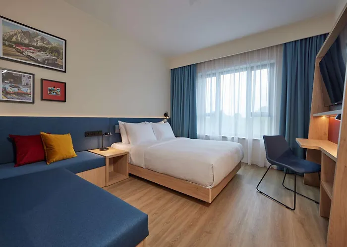 Hotel Hampton By Hilton Poznan 3*